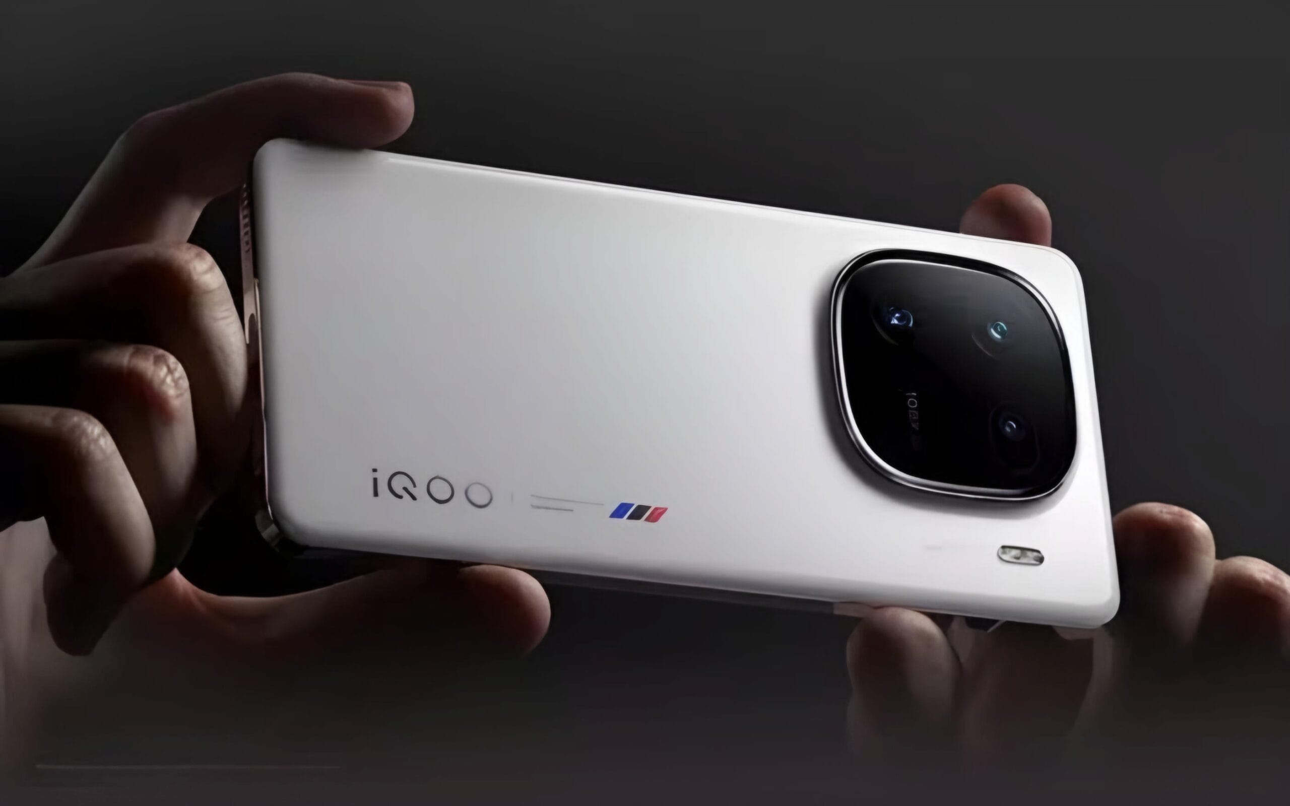 iQOO 13: Detailed Features and Price iqoo-13-prising-and-specification.jpg