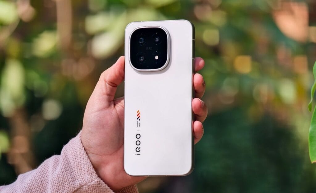 iQOO 15’s rear cameras include a main Sony IMX921 sensor, periscope telephoto lens, and ultra-wide lens for versatile photography.