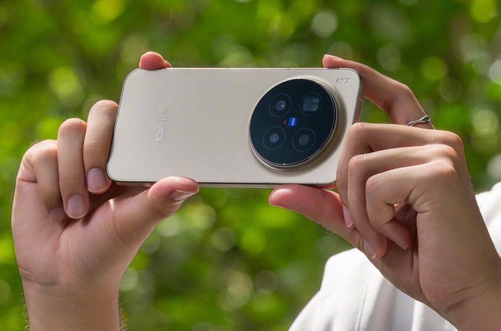 in_hand_vivo_x300_pro_techihive.com