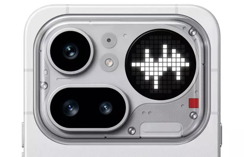 Nothing Phone (4a) Pro triple camera setup with periscope zoom lens
